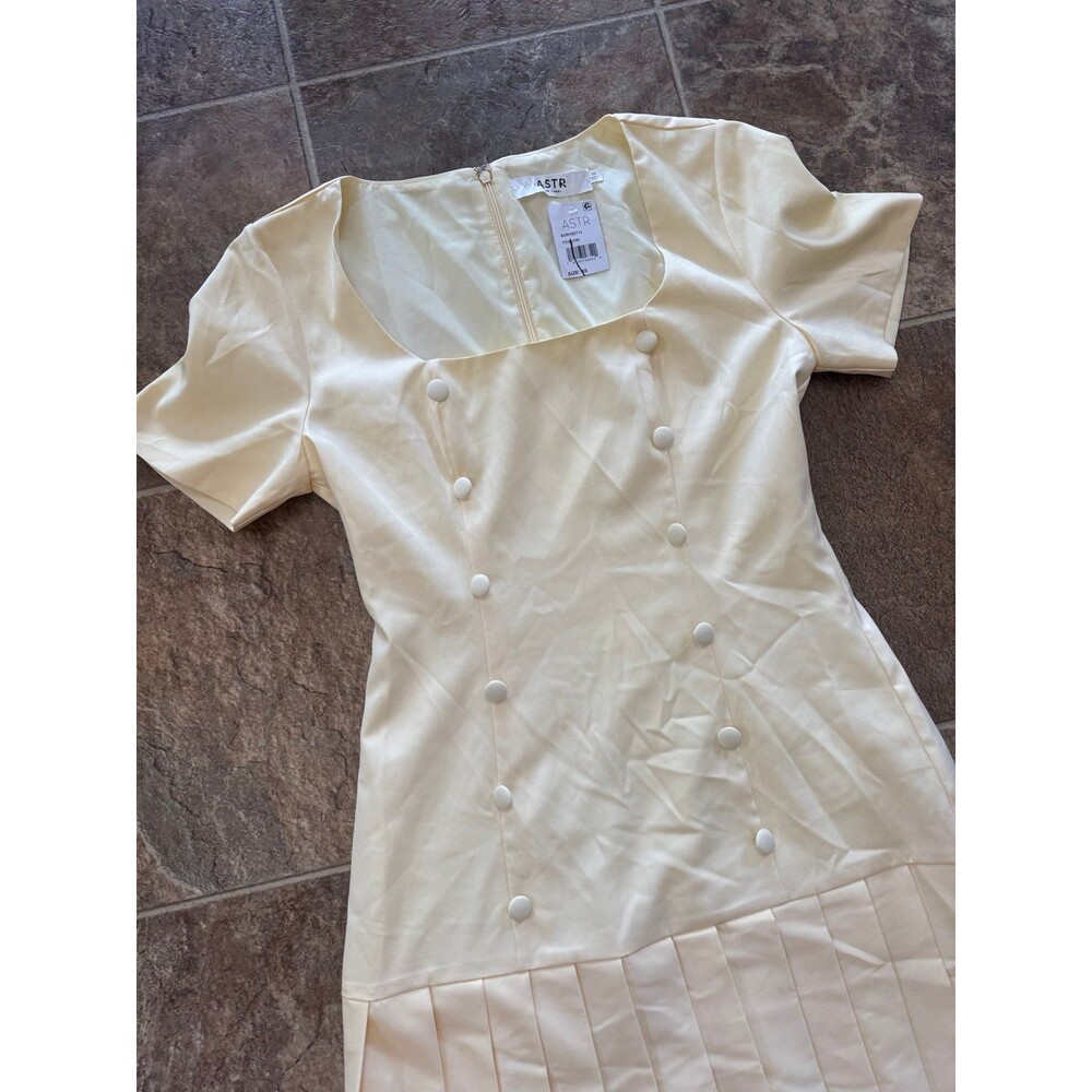 ASTR The Label Pleated Button Mini Dress Yellow Size XS - Picture 6 of 11
